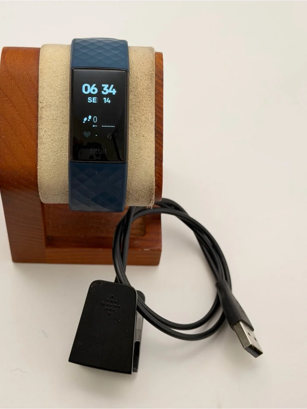 Fitbit Charge 4, Charger included, Black/blue, very good, tested, smartwatch